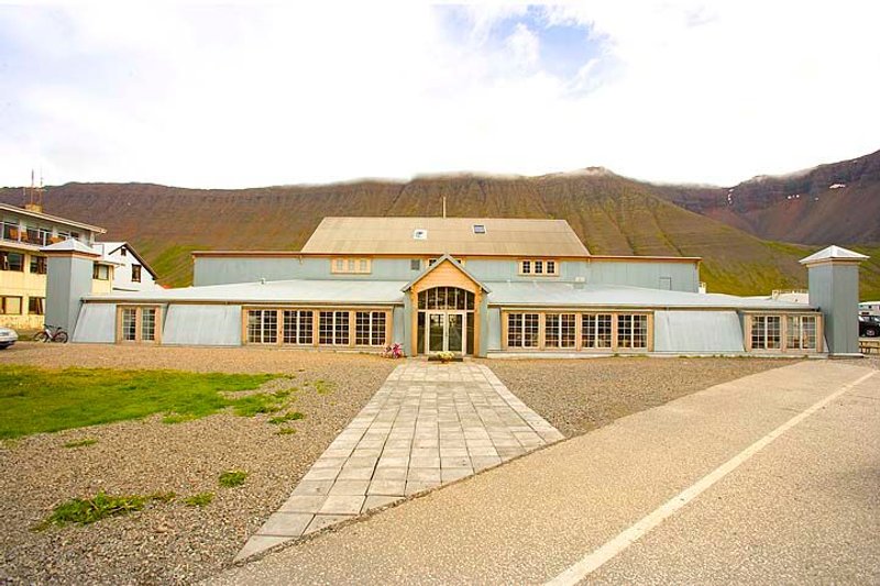 Edinborgarsalurinn Ísafirði - Image 2